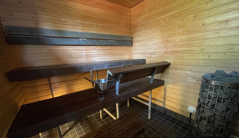 Camping Nilimellan asiakkaat voivat saunoa leirintäalueen saunatiloissa.